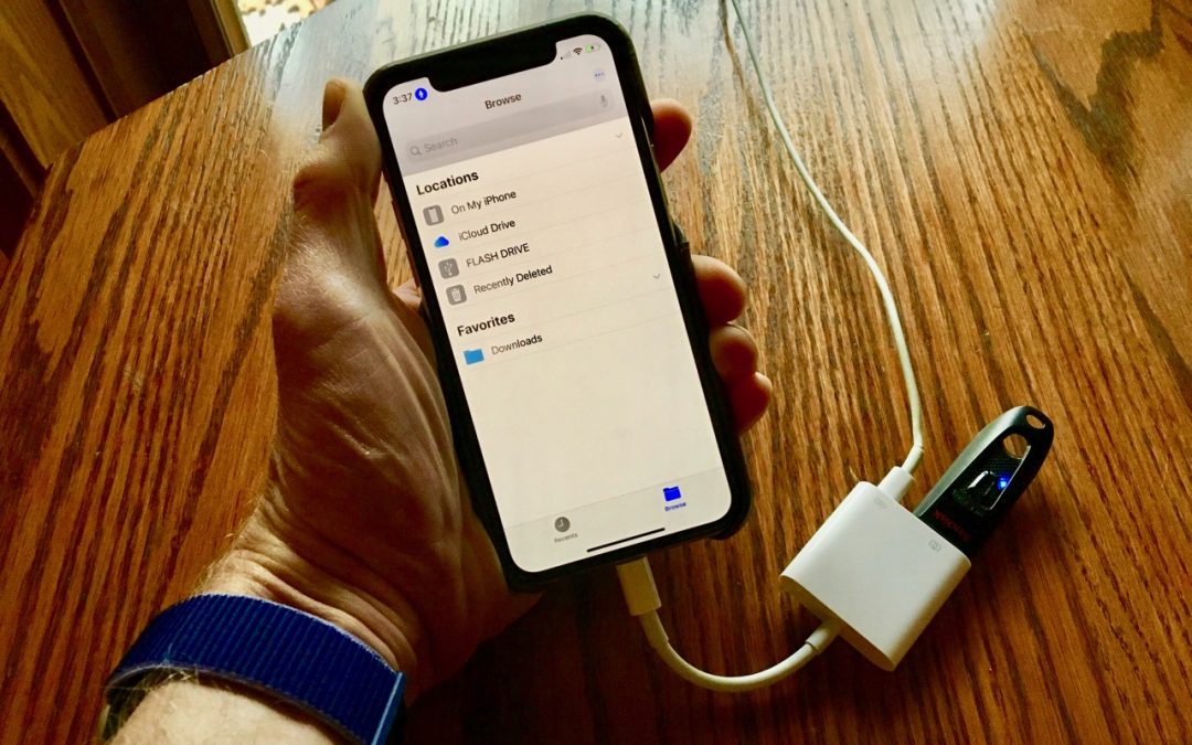 Folde skarp Agent You Can Now Access Flash Drives on an iPhone or iPad—Here's How – Simply  Computing